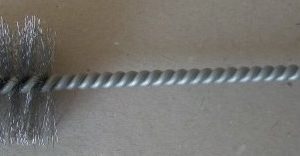 Rechteckbürste mit Stahldrahtbesatz 25x40 / 800 mm mit gedrehtem Stiel